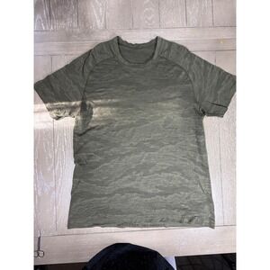 Lululemon Shirt Mens Large Green Camo Seamless Athletic Lightweight Get Sweaty